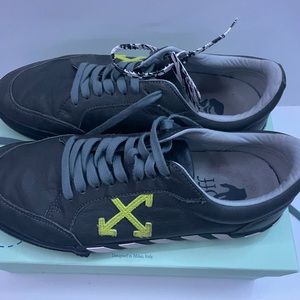 Off-White Vulcanized Low Gray Green Fluo (Men’s 12, EU 45)